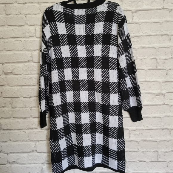 Black And White Oversized Buffalo plaid sweater dress size small - Picture 7 of 7